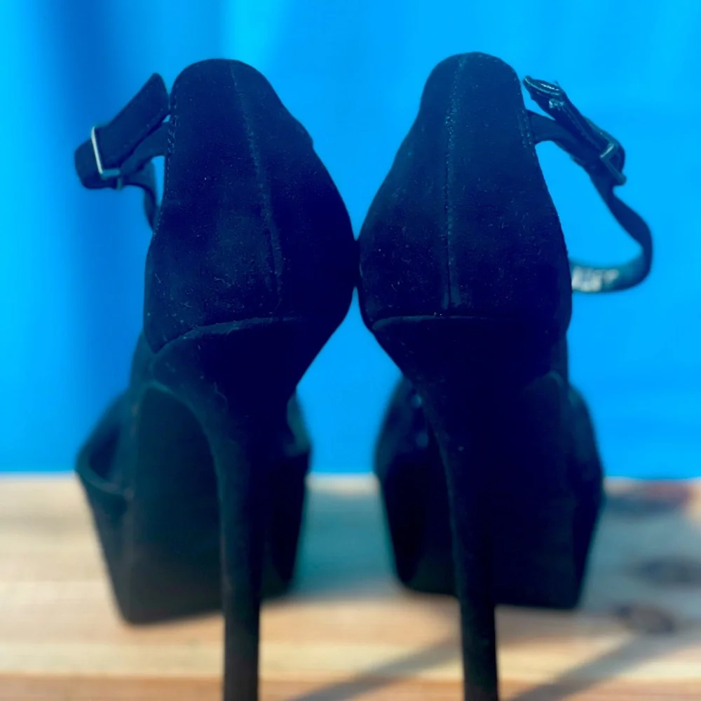 Platforms black size 6 by Carlos